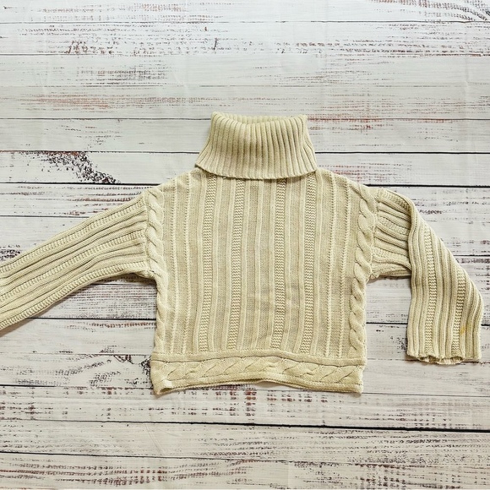 Women’s knit turtle neck sweater!